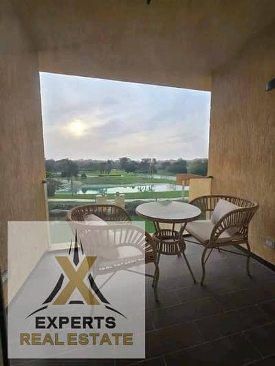 Villa independiente de 420m de construcción, acabado hotelero, vista a los lagos en Madinaty
