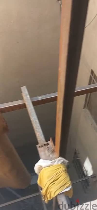قضبان مصعد مع كمر حديد