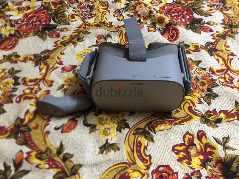 Oculus Go Grey Color VR  Excellent condition 2