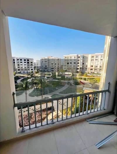 Apartment for sale below market price, resale, ready to move in, in Hyde Park compound with a direct view of the landscape