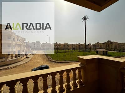 للبيع شقة 235م من المالك فيو مفتوح على جاردن تقسيم داخلي ممتاز  في القرنفل فيلات التجمع الاول بالقرب من الرحاب وشارع التسعين متاح كاش وتقسيط ع سنة ونص