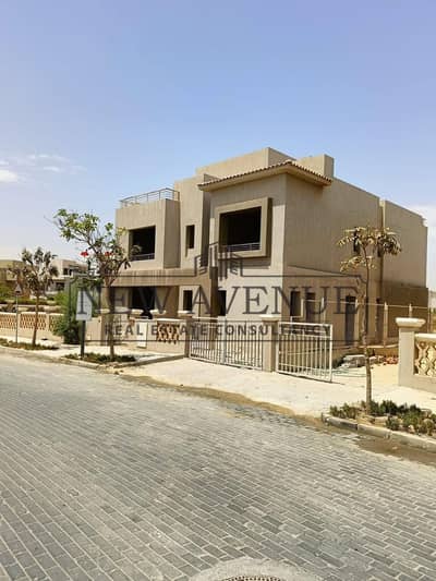ستاندالون بسعر اقل من السوق فى جولف اكستنشن Golf Extension بمساحة مبانى ٦٨٥م  ببدروم  وثلاث ادوار جاهزة للسكن