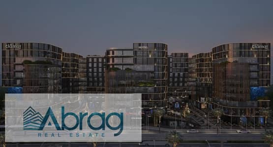 للبيع محل تجارى علي الواجهه علي البلاذا بخصم 20% ومقدم 5% في 3lamat Town في أكتوبرمول علامات