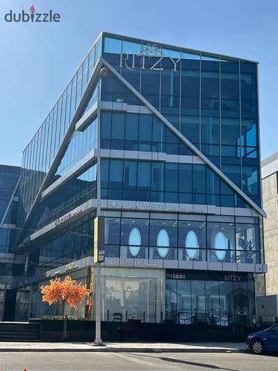 Finished office with air conditioning in Ritzy Mall for immediate sale