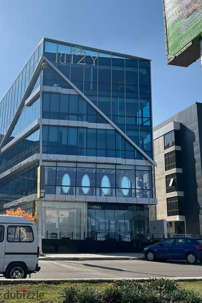 مكتب 35م متشطب بالتكييفات في ريتزي مول للبيع فوري بسعر مميز