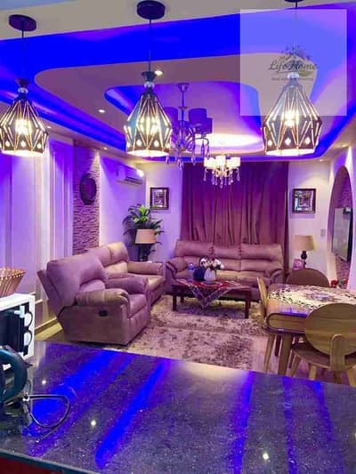 شقه 90 م للايجار المفروش امام الخدمات والبوابه بسعر مميز جدا