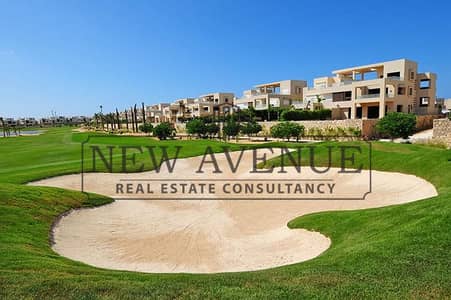 ڤيلا مستقلة متشطبة بالكامل بحمام سباحة موقع مميز جداً تطل على بحيرة فى مشروع Hacienda Bay North Coast
