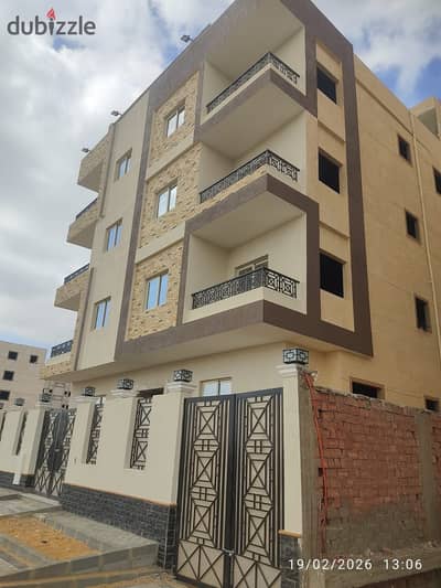 عمارة للبيع في النرجس الجديد علي شارع 60متر قريبة جدا من الجامعة الألمانية وكمبوند كريكس  مساحه الارض 450م