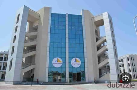 شقة لقطة للسكن والاستثمار  فرصتك دلوقتي تمتلك وحدة في واحدة من أقوى مناطق الطلب   تاني مطل من جامعة دمياط  مساحة 125 م بتقسيم عملي (3 غرف + 2 حمام)  في قلب المدينة وسط كل الخدمات والحركة  إنشاءات مستمرة وموجودة على أرض الواقع  مناسبة جدًا للسكن أو