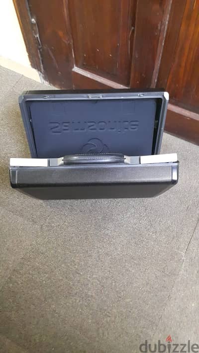 شنطة رجال اعمال "samsonite" صناعة بلجيكى اصلية