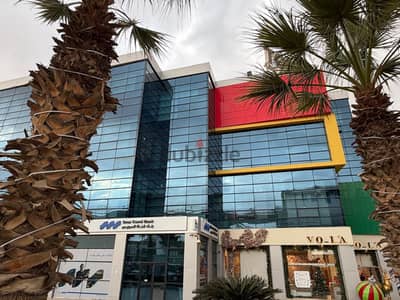 مكتب اداري للإيجار دايركت علي شارع التسعين والمونوريل  من المالك