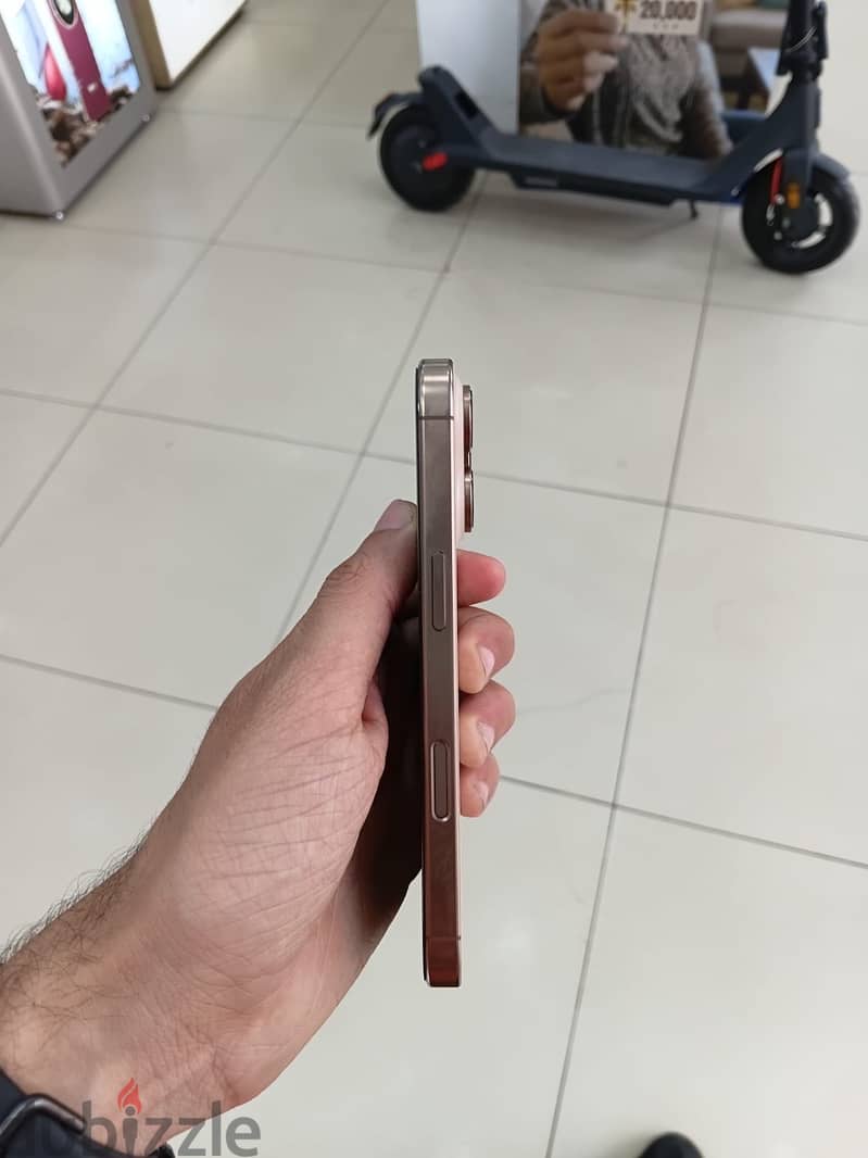 iPhone 16 pro 256g 4
