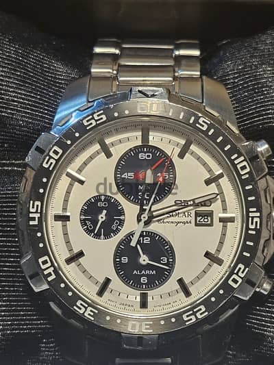 Authentic Seiko Solar Men's Watch - Stainless steel Solar powered