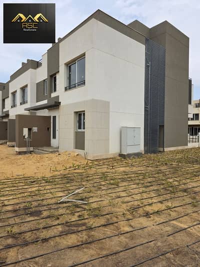 Lowest price corner townhouse villa for resale at the lowest price in the market for a quick sale. Immediate occupancy, ready for viewing in Palm Hill