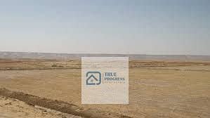 ارض للبيع 800 متر بالمقطم الهضبة العليا محيط بنزينة موبيل بموقع مميز