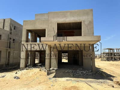 جراند فيلا مستقلة  5 غرف نوم  8 حمامات   2 غرف معيشة غرفة خادمة  غرفة السائق في ستيت, التجمع الاول, مدينة القاهرة الجديدة, القاهرة .