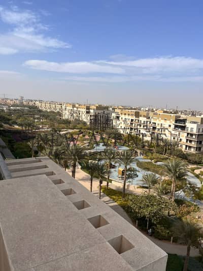 تريبلكس كورنر مميز في موقع راقٍ داخل الكمبوند، على بُعد خطوات من النادي، بإطلالة مفتوحة على مساحات خضراء مع أعلى درجات الخصوصية  والإضاءة  الطبيعية.
