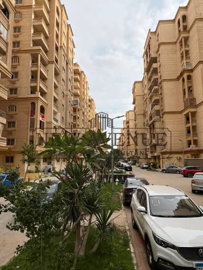 شقة الطابق السابع للبيع 3 غرف نوم فى مون سيتى