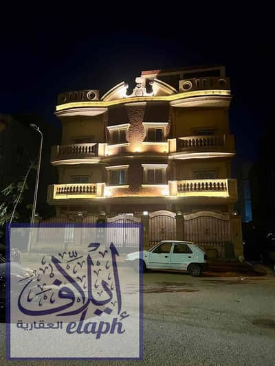 #شقه للبيع فى الحى الأول التجمع الخامس  #أمام مجمع البنوك والغاز   #الدور الأول  # تشطيب الترا سوبر لوكس شامل المطبخ  #بحرى فيو حديقه  # ٣غرف نوم منهم غرفه ماستر بحمام ودريسنج +٣ حمام + مطبخ اميريكان + رسيبشن ٣ قطع كبار + بلكونه اماميه   (تشطيبات خاصه على