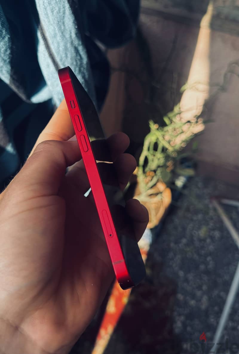 iPhone 13 red 1