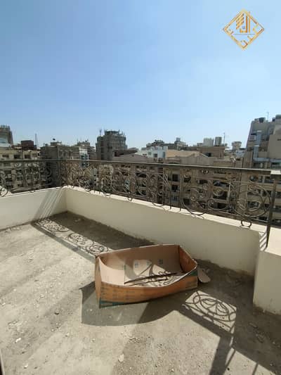 Apartment for sale, 235 square meters, in a square branching off from the main Mossadeq Street.