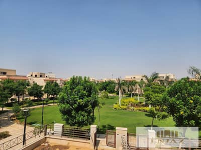 للبيع F3 ( تاون هاوس ) في مدينتي استلام بعد سنة الفيلا مبنيه بالفعل تقدر تعاينها وتشوفها علي الطبيعه بنظام تقسيط علي 12 سنه دبل فيس فيو علي وايد جاردن