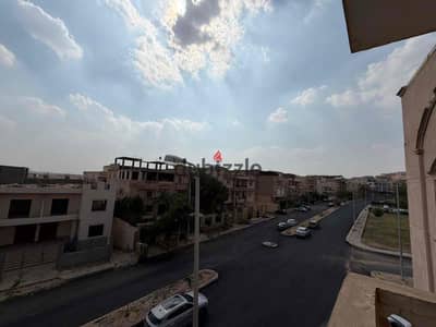 شقة في الحي الخامس للبيع ثاني بلكونه في العبور