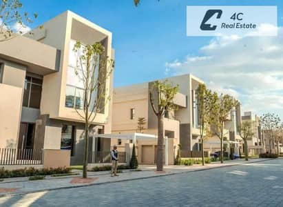 Town house villa 300m with DP & installments prime location open view Lake in Saada  First Settlement New Cairo next to Swan Lake