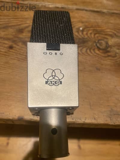 AKG mic vantage