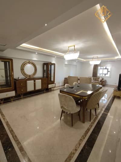 Furnished apartment for sale on a main street, steps from the Hunting Club