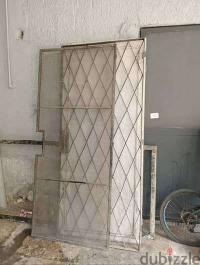 باب حديد مستعمل