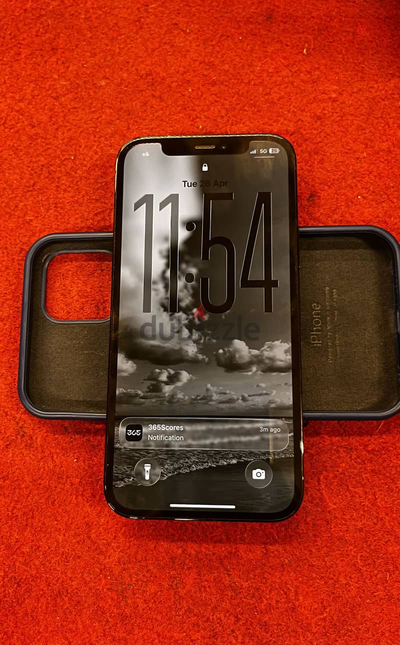 ايفون 12 برو 1