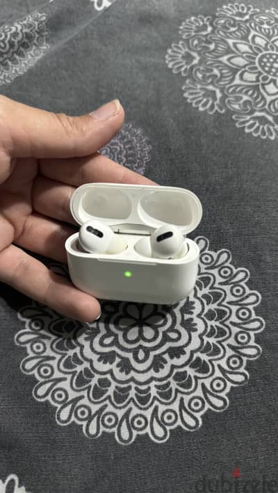Apple AirPods Pro like new – with original Box