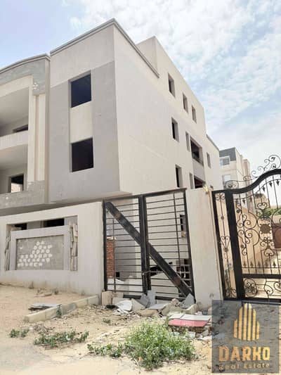 A great villa for sale, 620 square meters, in West Sumed, semi-finished, divided into floors, with a sea view and landscape view, at a commercial pric