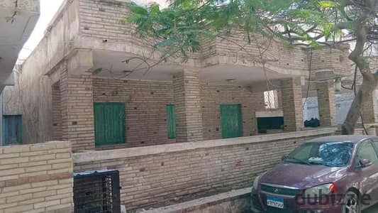 ‎للبيع بيت / منزل ٣٠٠م دور واحد بمنطقه شارع اولاد منصور بمنطقه فيلات و عقارات ، البيطاش - بالاسكندرية العجمي