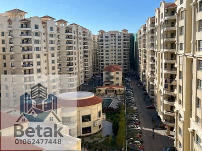 شقة للبيع 225م كومبوند انطونيادس سيتى سموحة ٤ غرف فيو مفتوح واجهه بحرى