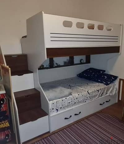 سرير دروين بحاله جيده من قباني خشب كونتر عمق ١٢٠ عرض ٢ متر ارتفاع متر