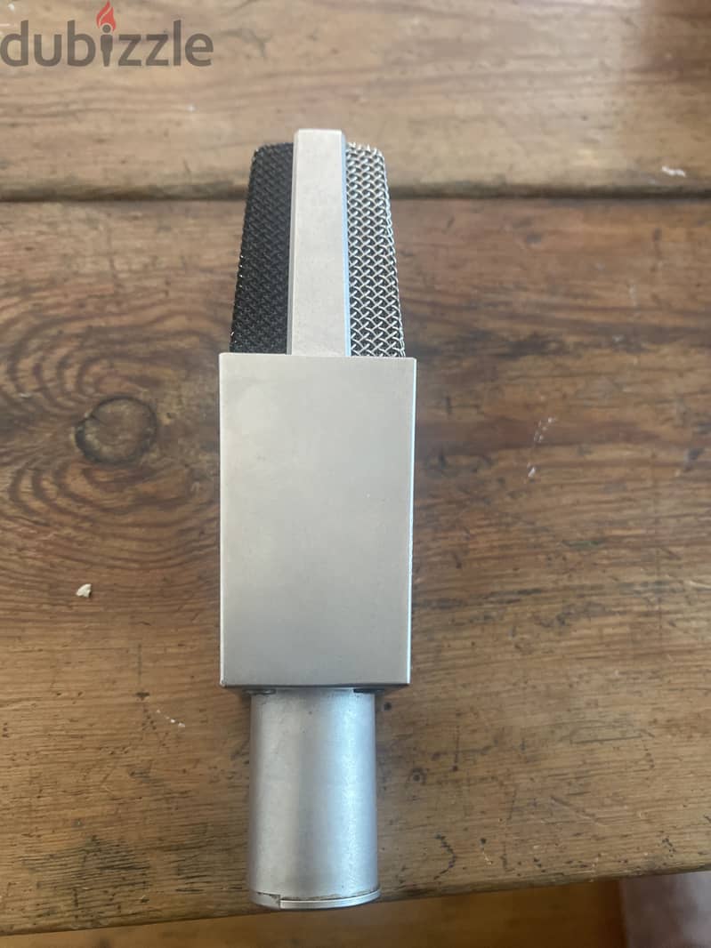 AKG mic vantage 2