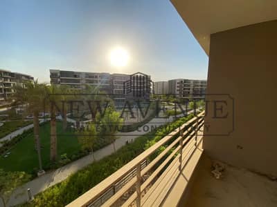 شقة للبيع في بالم هيلز نيو كايرو Palm Hills New Cairo فى موقع مميز تطل على لاندسكيب و مساحات خضراء جاهزة على الاستلام الفورى