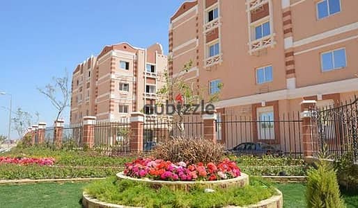 شقه للايجار ارضي بجاردن كمبوند حدائق الكونتيننتال 4 غرف نوم و غرفه نانى مطبخ و تكيفات