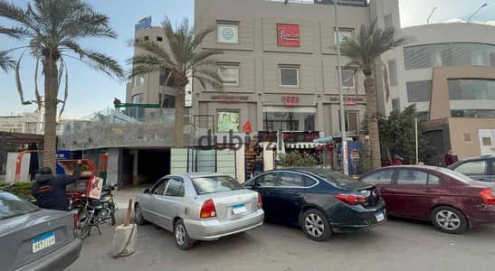 محل ومطعم للإيجار في مول علي شارع التسعين الشمالي بالتجمع الخامس