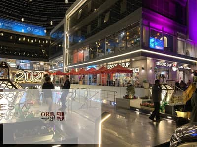 محل دور أرضي 78م للبيع في البنفسج 9، التجمع الأول، على بعد دقيقة من North 90 St. يحقق 78,000 جنيه شهريًا، Prime location في High traffic area مناسب لل