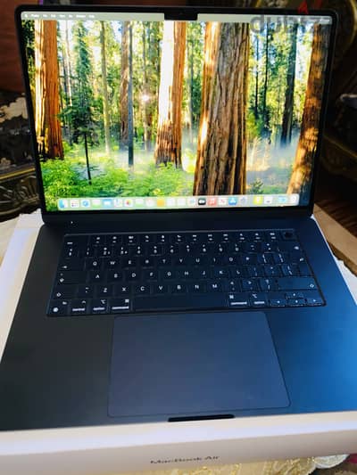 MacBook Air 15" M3 - 2024 -كسر زيرو - 11 دورة شحن فقط!
