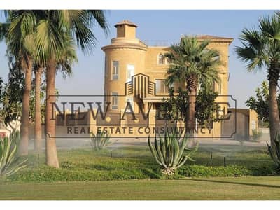 للبيع في رويال سيتى الشيخ زايد  -  فيلا مميز بمساحة كبيرة  وبيزمينت -  فيو رائع   royal city el sheikh zayed