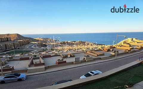 شالية سعر مميز يري البحر وحمام السباحة مفروش ومجهز بالكامل بالأجهزة والتكييفات استلام فورى الحدائق المعلقة بورتو العين السخنه