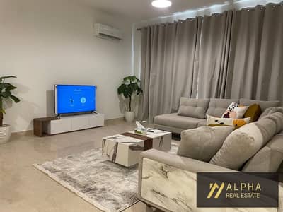 شقة مفروشة للإيجار في ميفيدا | 148م | فيو حمام سباحة | 2 غرفة نوم | تشطيب مودرن