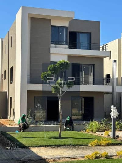 standalone villa for sale below market price, resale, ready to move in Palm Hills New Cairo compound with an open view of the landscape