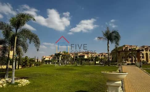 دوبليكس 256 متر + روف استلام فورى جاهزة للسكن كمبوند ساكن وعايش على طريق السويس بالقرب من حسن علام ولافيستا بالقرب من اهم المحاور والخدمات