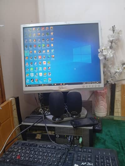 كمبيوتر hp بحاله جيده