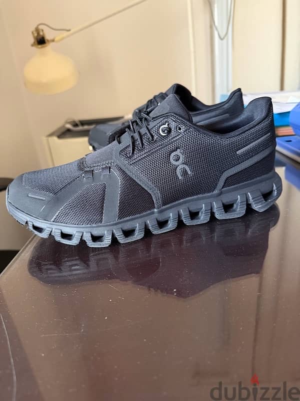 NEW all black on cloud 1